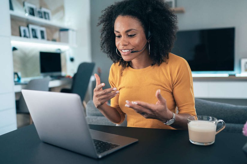 female employee virtual selling.jpg